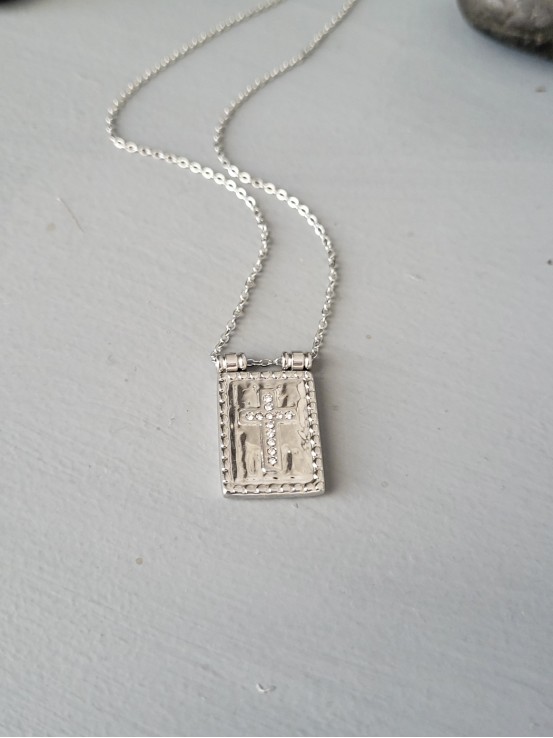 Κολιέ σταυρός Plate Strass ασημί