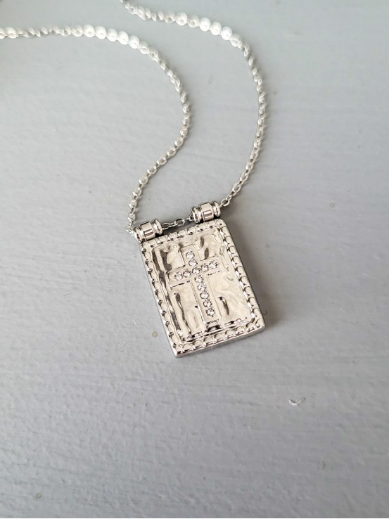Κολιέ σταυρός Plate Strass ασημί