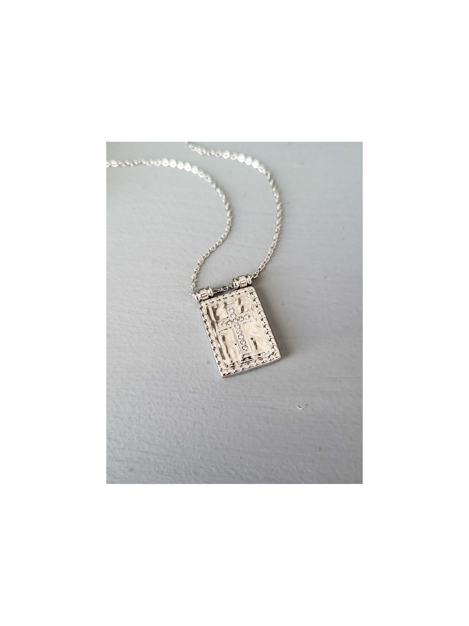 Κολιέ σταυρός Plate Strass ασημί