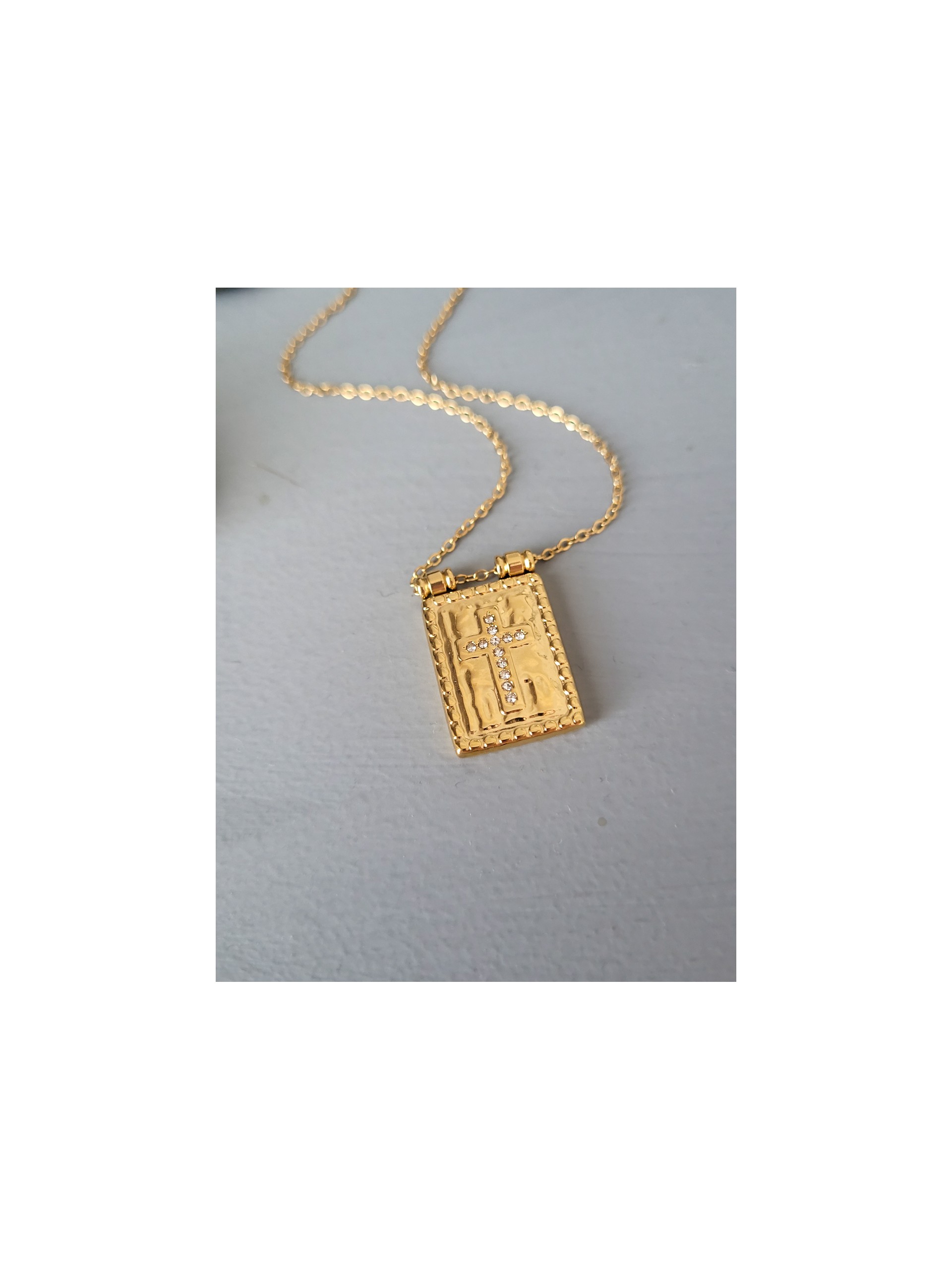 Κολιέ σταυρός Plate Strass χρυσό